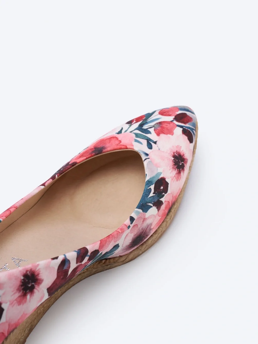 NWOT Viscata Barcelona Red Flowers Wedge Pumps - Pink Multi - size 37